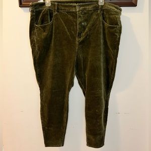 19. American Eagle Green Plus Size Ladies  Corduroy Pants Size 24 Short